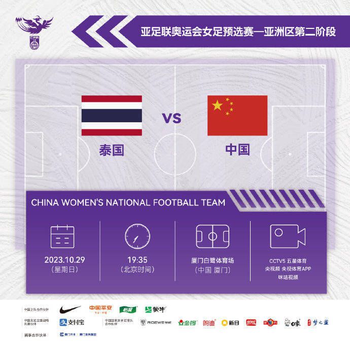 话音刚落，他便急忙冲了过来，从叶辰手里接过了礼品盒。